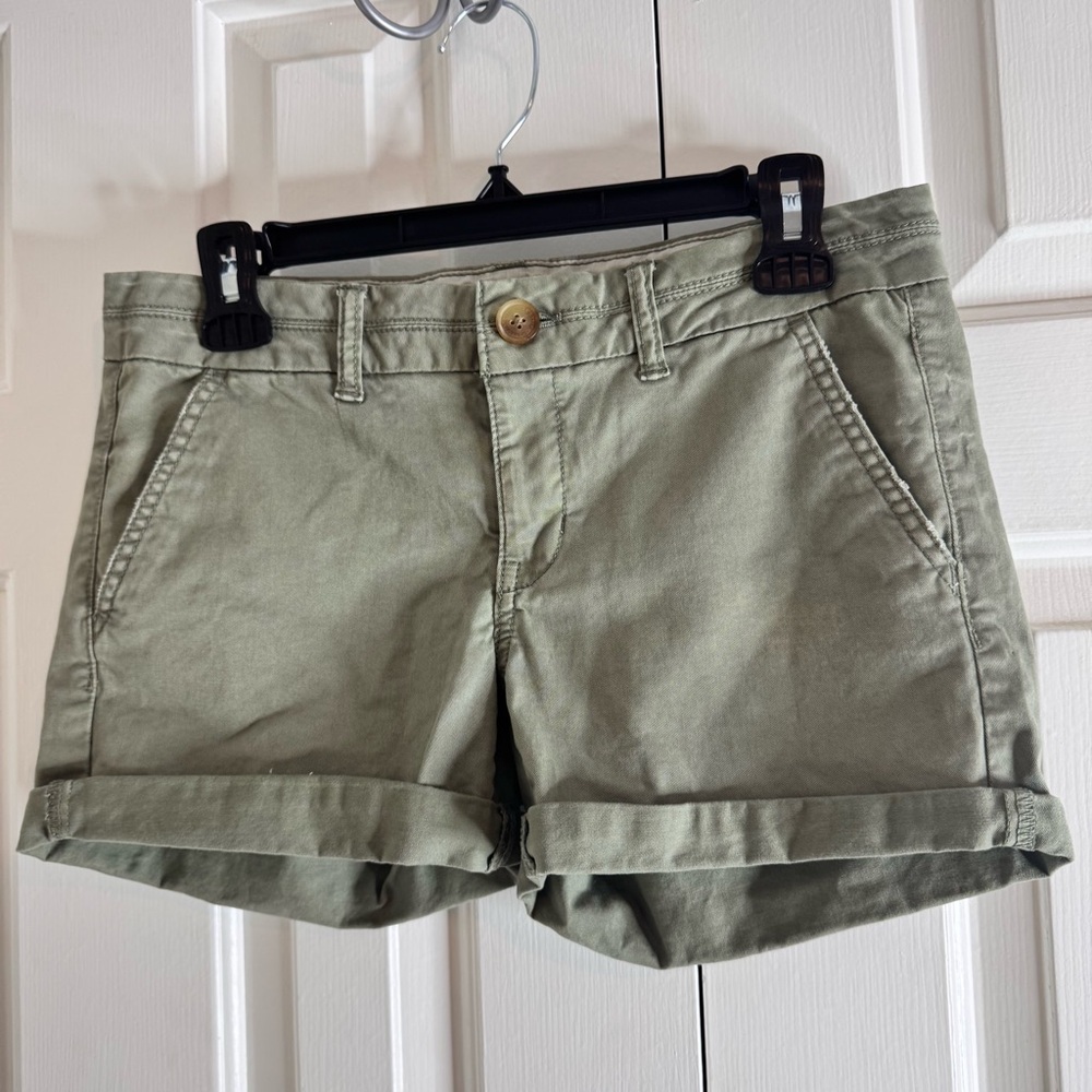American Eagle Women's Midi Shorts Size 4 Olive Green Khaki Stretch Casual